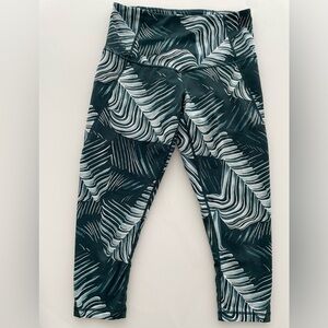 Zella Leggings Size Medium Green Hathaway Tropical Leaf Crop Sheer back panels